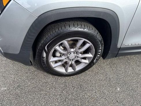 Used 2023 GMC Terrain SLT AWD/4WD image 16