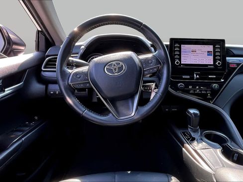 Used 2021 Toyota Camry SE FWD image 6