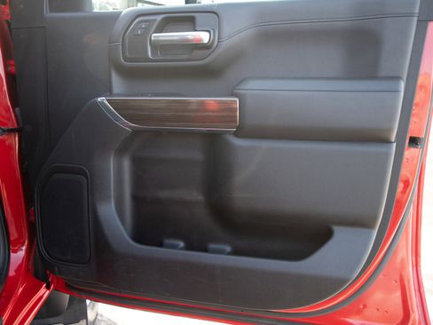 Used 2021 Chevrolet Silverado 2500 LT w/ Convenience Package image 9