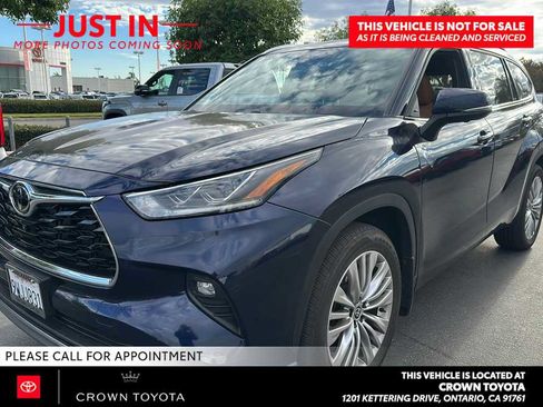 Used 2026 Toyota Highlander Platinum AWD/4WD image 1