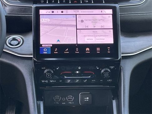 Used 2025 Jeep Grand Cherokee L Limited image 17