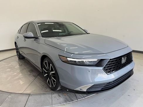 Used 2025 Honda Accord Touring image 1