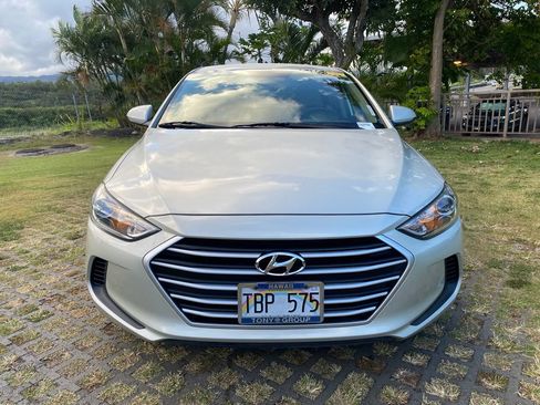 Used 2017 Hyundai Elantra SE FWD image 2