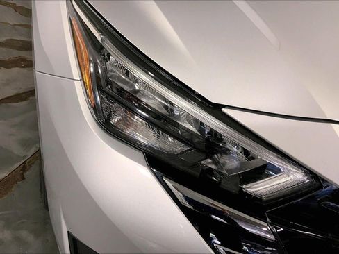 Used 2025 Nissan Versa SV FWD image 26