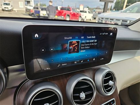 Used 2022 Mercedes-Benz GLC 300 4MATIC image 21