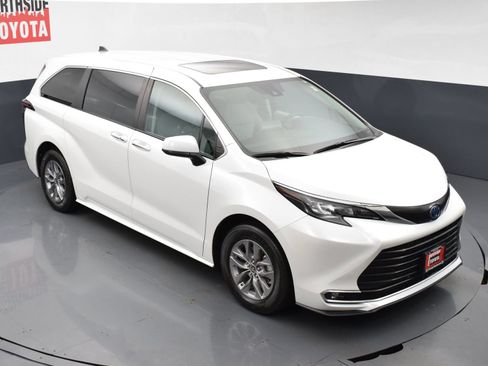 Used 2024 Toyota Sienna XLE FWD image 26