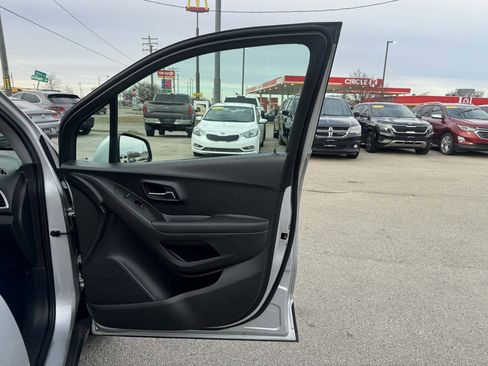 Used 2020 Chevrolet Trax LS image 23