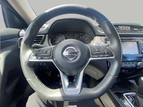 Used 2017 Nissan Rogue SV AWD/4WD image 6
