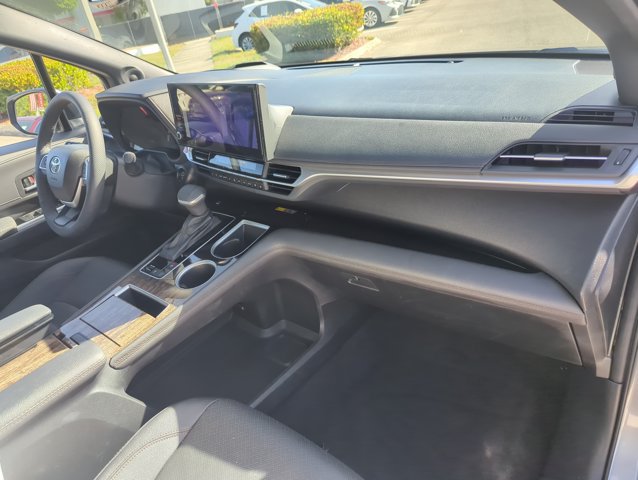 Used 2026 Toyota Sienna Platinum AWD/4WD image 27