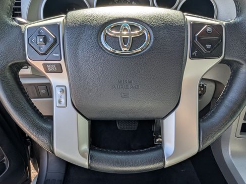 Used 2017 Toyota Sequoia SR5 AWD/4WD image 25