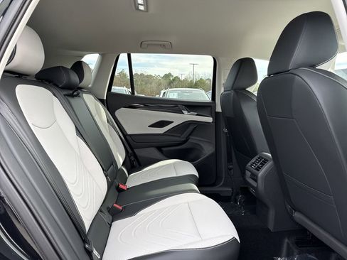 New 2026 Volkswagen Tiguan SE FWD image 17