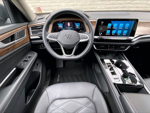 Certified 2024 Volkswagen Atlas SE w/ Panoramic Sunroof Package image 4