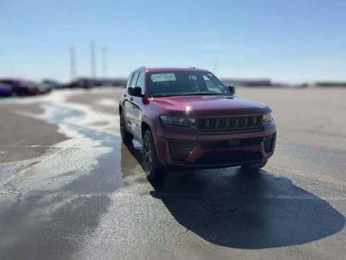 New 2026 Jeep Grand Cherokee Altitude image 17
