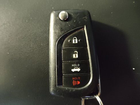 Used 2020 Toyota Corolla SE FWD image 32