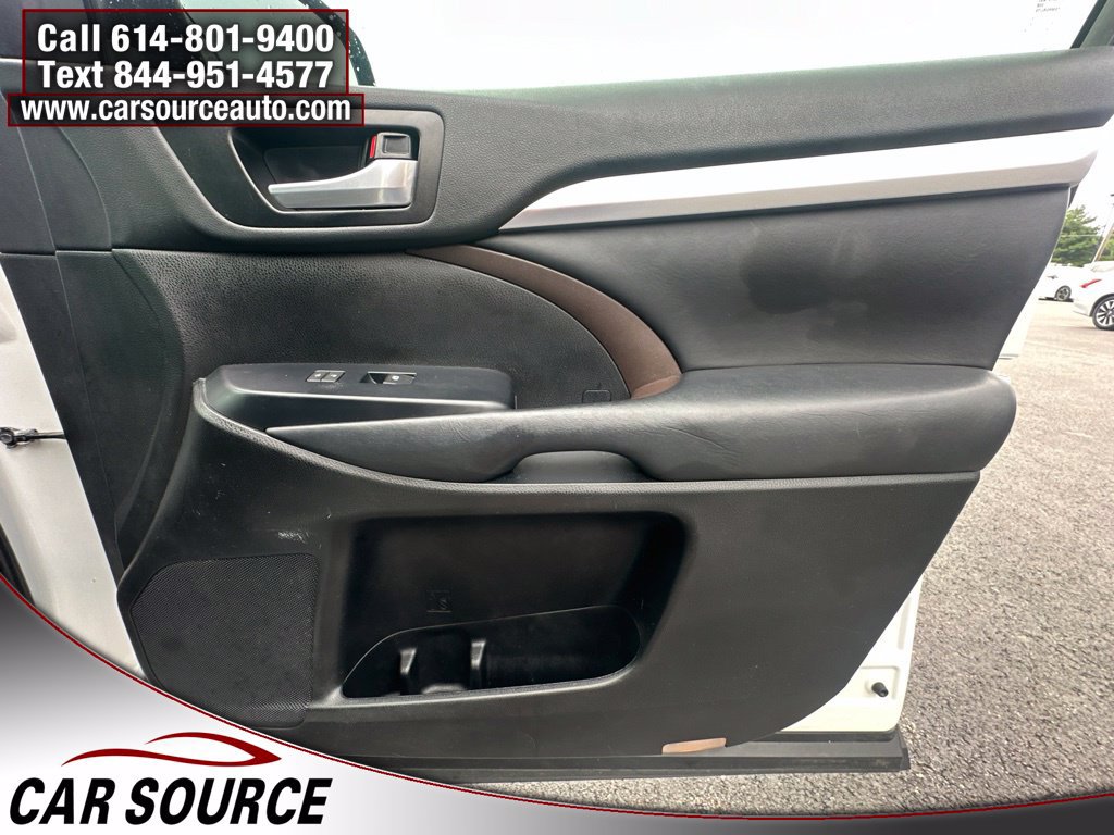 Used 2019 Toyota Highlander XLE AWD/4WD image 31
