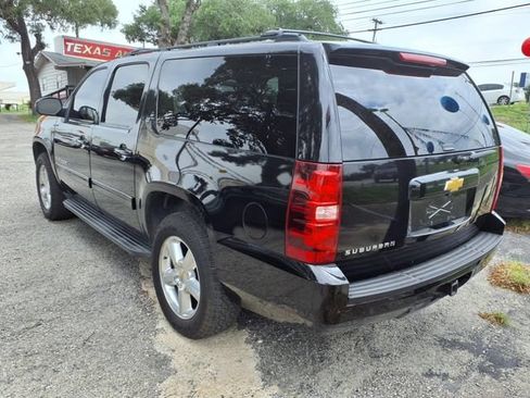 Used 2013 Chevrolet Suburban LT w/ Luxury Package RWD image 4