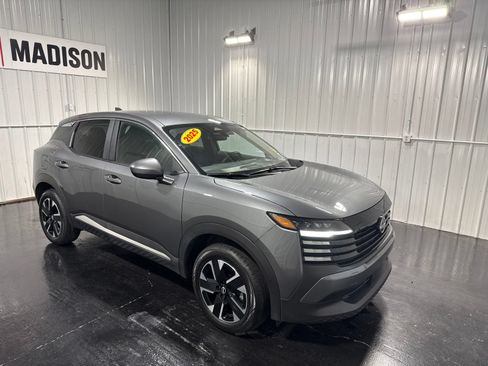 Used 2025 Nissan Kicks SV AWD/4WD image 7