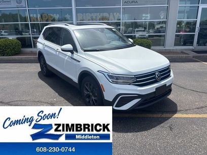 Used 2024 Volkswagen Tiguan SE w/ Panoramic Sunroof Package