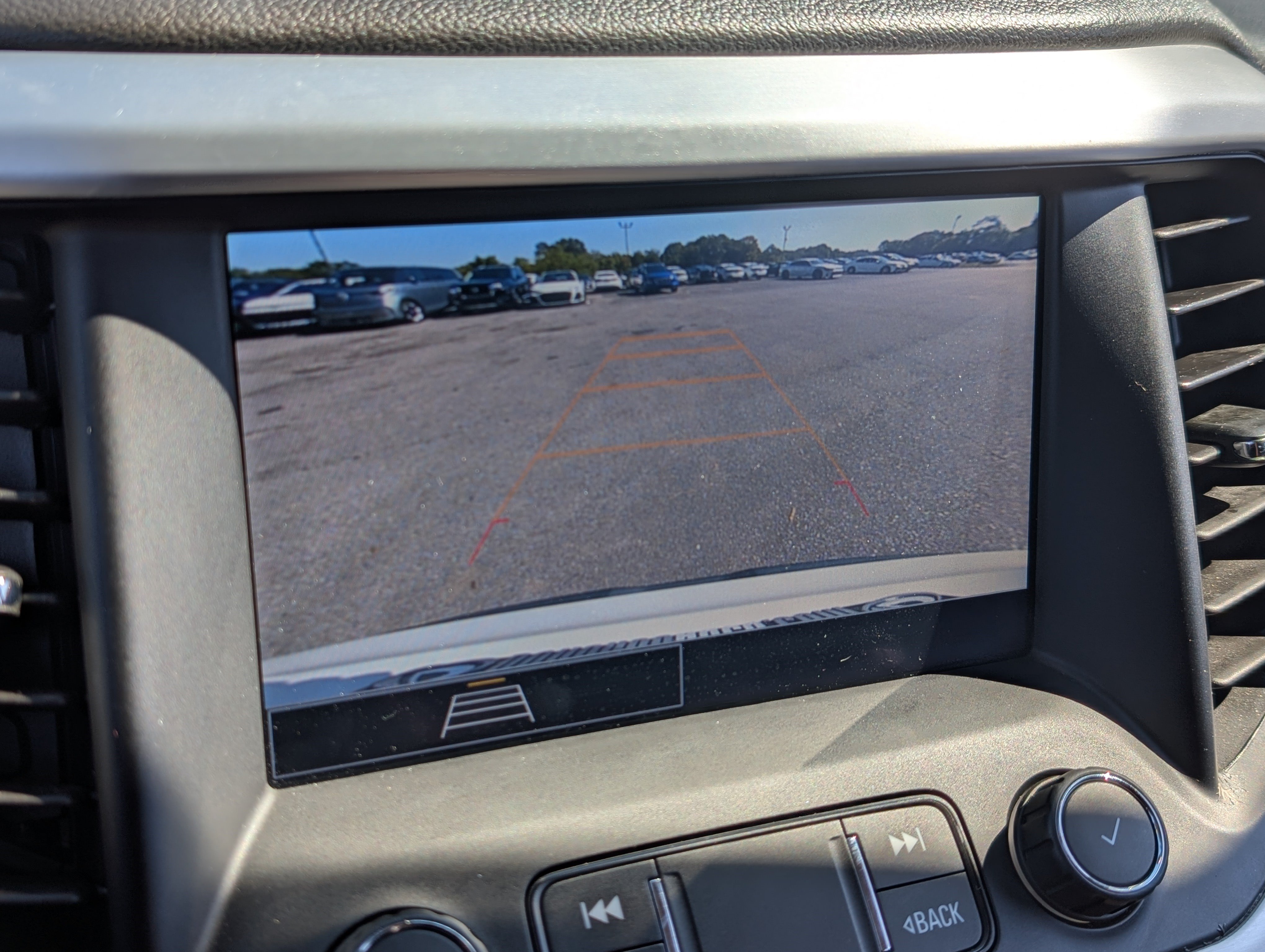 Used 2022 GMC Acadia SLE w/ Driver Convenience Package FWD image 27