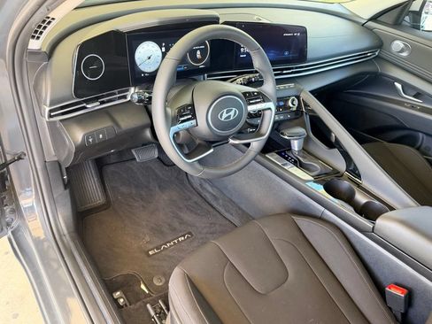 Used 2024 Hyundai Elantra SEL w/ Convenience Package FWD image 13