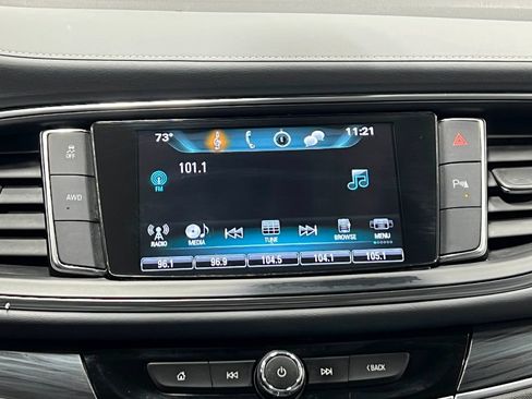 Used 2018 Buick Enclave Essence AWD/4WD image 25