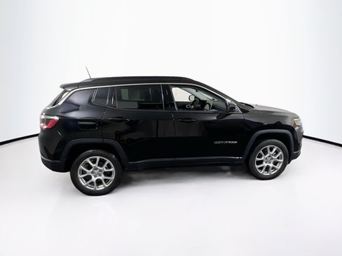 Used 2022 Jeep Compass Latitude AWD/4WD image 4