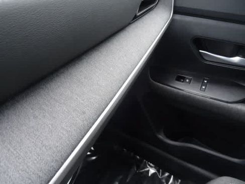 Used 2025 Nissan Kicks SV AWD/4WD image 31