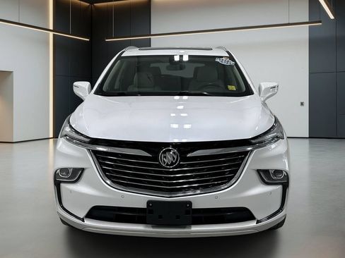 Used 2023 Buick Enclave Essence w/ Experience Buick Package FWD image 9