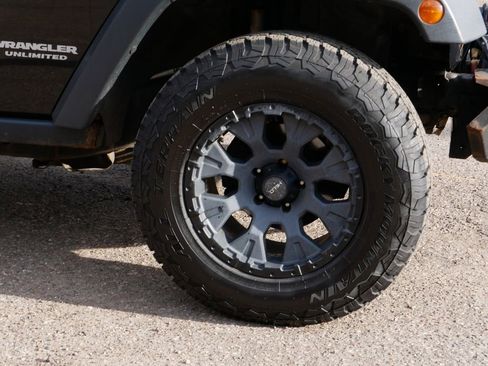 Used 2013 Jeep Wrangler Unlimited Rubicon w/ Dual Top Group image 8