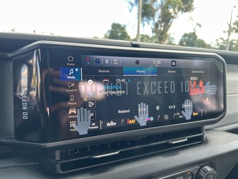 New 2025 Jeep Gladiator Sport image 24