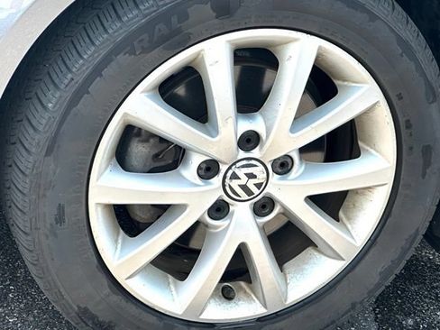 Used 2010 Volkswagen Jetta SE FWD image 9