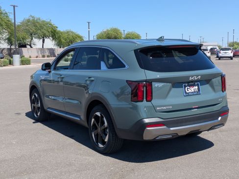 Used 2025 Kia Sorento EX AWD/4WD image 3