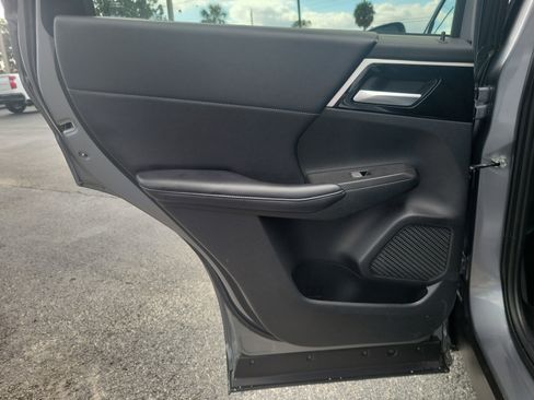 Used 2024 Mitsubishi Outlander SE image 13