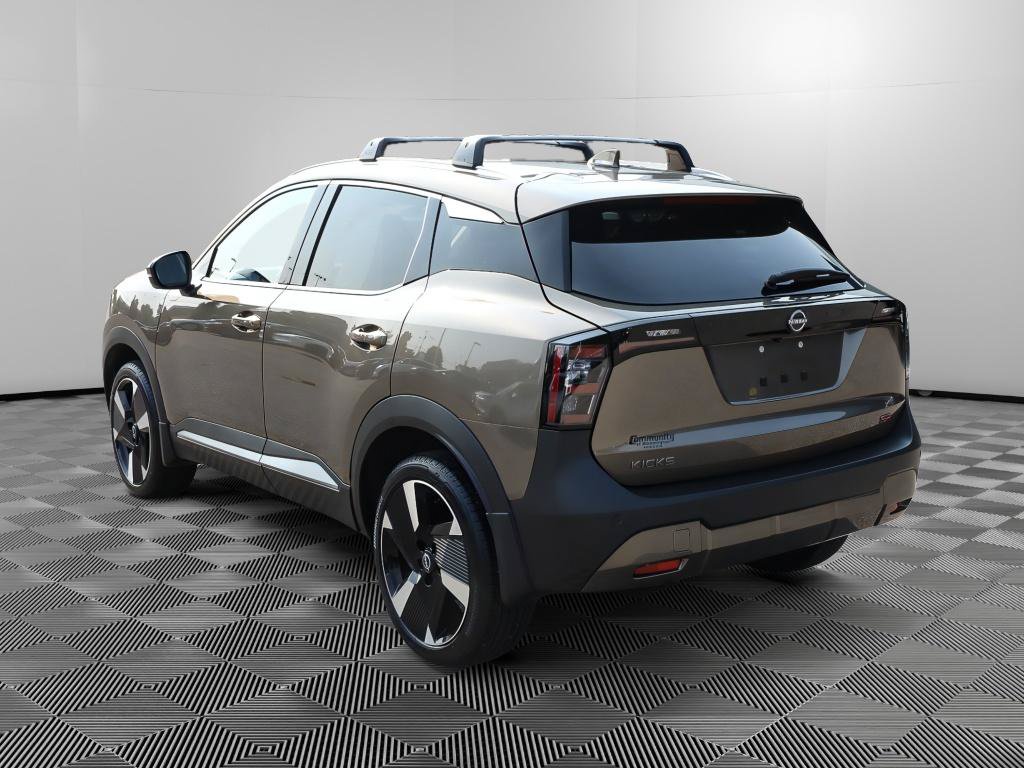 Used 2025 Nissan Kicks SR FWD image 5