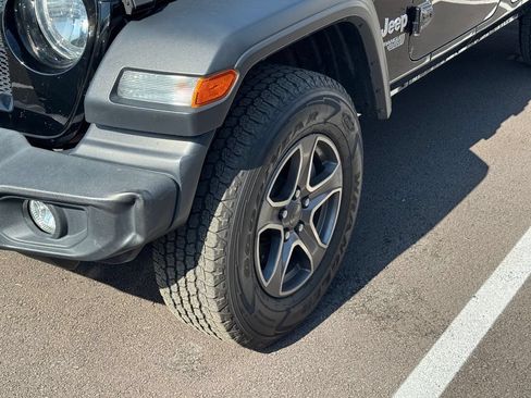 Used 2018 Jeep Wrangler Unlimited Sport S AWD/4WD image 4