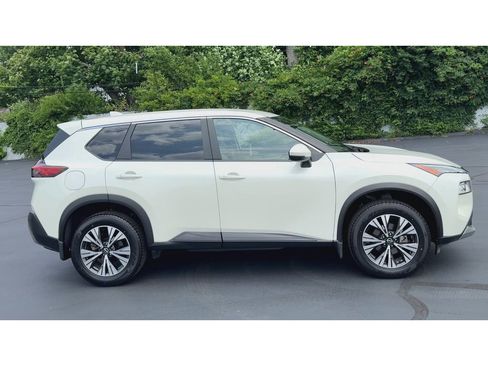 Used 2023 Nissan Rogue SV FWD image 9