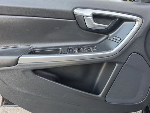 Used 2016 Volvo V60 T5 Platinum w/ Climate Package FWD image 24