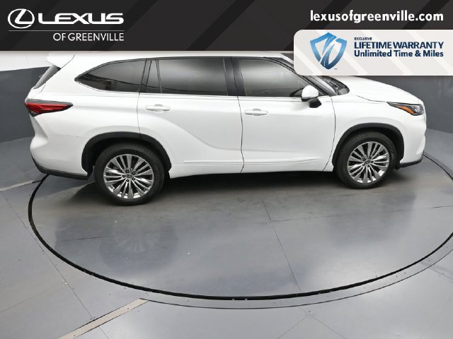 Used 2022 Toyota Highlander Platinum FWD image 25