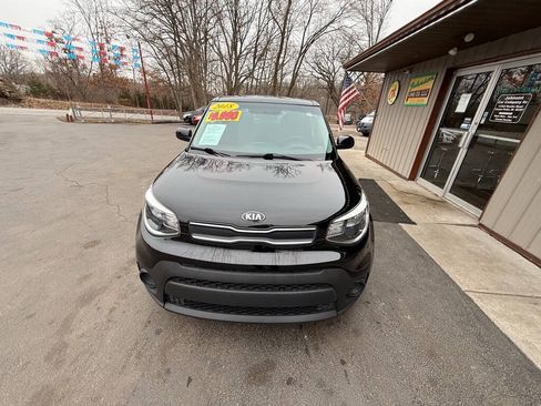 Used 2018 Kia Soul FWD image 3