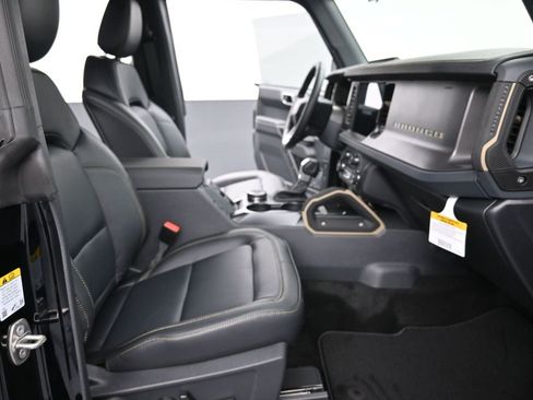 New 2025 Ford Bronco Badlands image 16