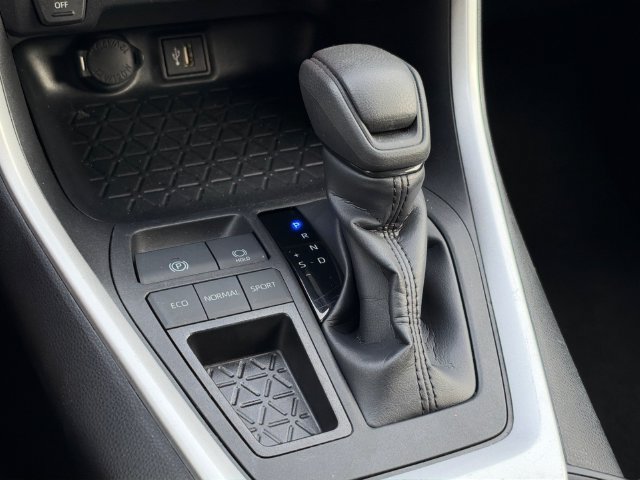 Used 2025 Toyota RAV4 XLE FWD image 26