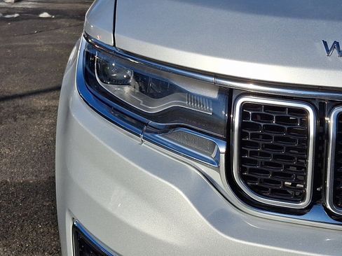 Certified 2024 Jeep Wagoneer 4WD w/ Premium Group I image 9