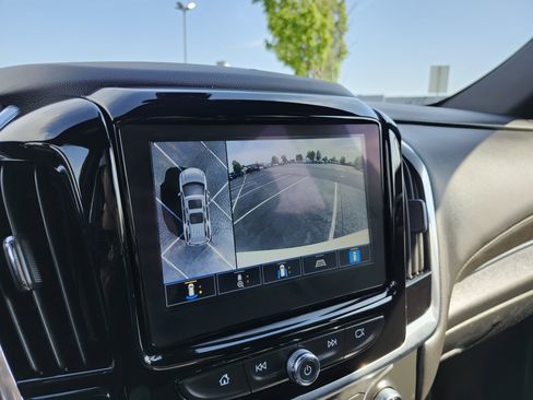 Used 2023 Chevrolet Traverse LT w/ Rear Camera Mirror Package AWD/4WD image 3