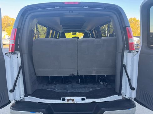 Used 2017 Chevrolet Express 3500 LT w/ LT Preferred Equipment Group image 12