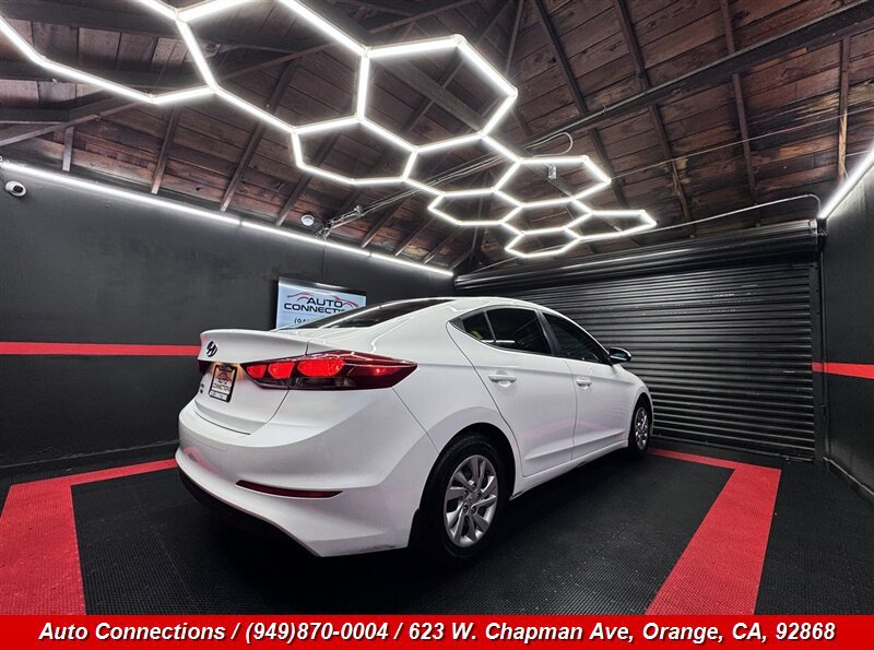 Used 2018 Hyundai Elantra SE FWD image 3