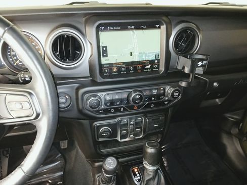Used 2023 Jeep Wrangler Unlimited Sport w/ Sun And Sound Package AWD/4WD image 17
