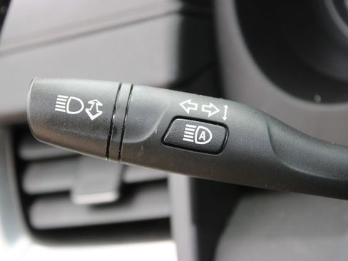 Used 2024 GMC Terrain SLT image 18