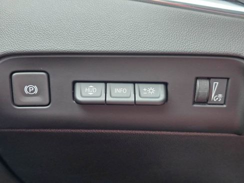 Used 2024 Buick Enclave Premium AWD/4WD image 25