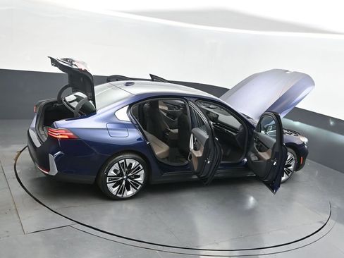 New 2026 BMW 530i w/ Premium Package RWD image 49