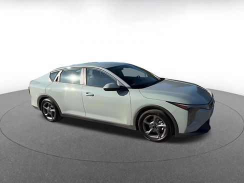 Used 2025 Kia K4 FWD image 2